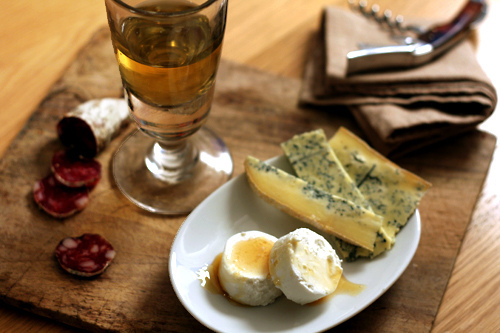 Why You Should Drink White Wine with Cheese