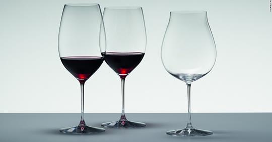 Can the shape and design of a glass affect the taste of wine?