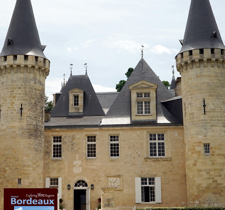 Today, the castle of Château d’Agassac serves as a beautiful dining space for both lunch and dinner in an